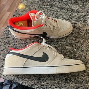 Nike SB size 12. Cream / pink